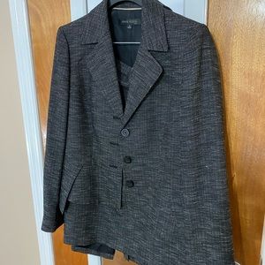 Anne Klein skirt suit